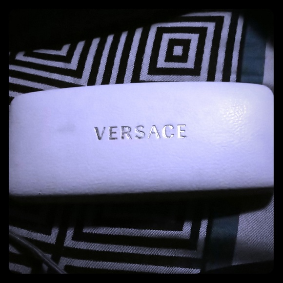 Versace glasses case - Picture 1 of 3